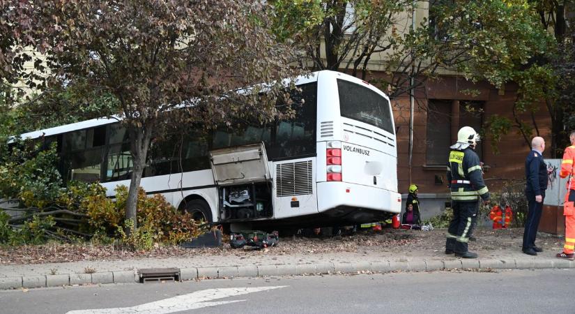 Szolnoki buszbaleset: Lázár János teljes körű vizsgálatot rendelt el és fájdalomdíjat ígért