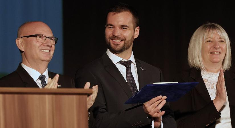 Az '56-os hősökre emlékeztek Vásárosnaményban, amikor egyszercsak megjelent Kapu Tibor... (fotók, videó)