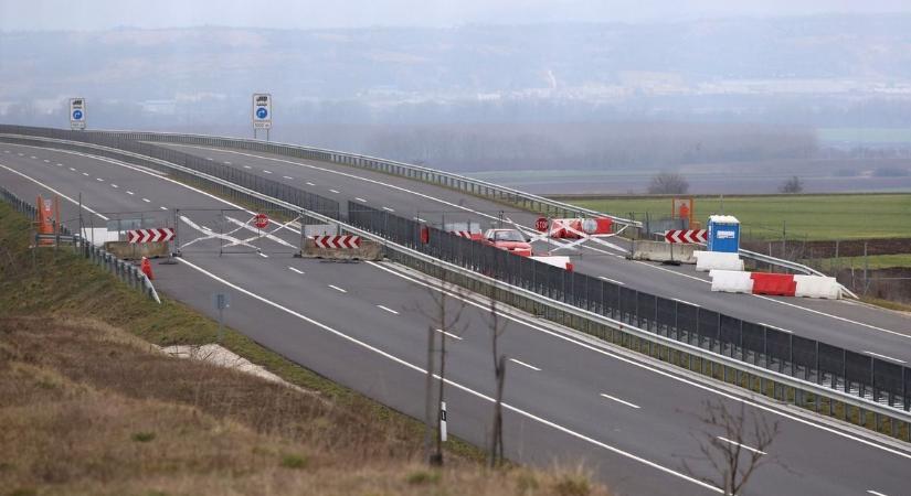 „Hazudik a Strabag” – tovább dagad az M30-as botrány - képek, videó