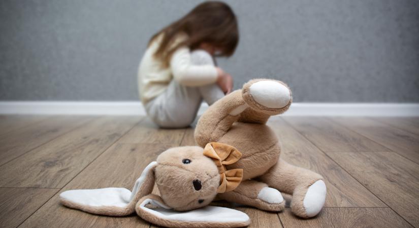 Dobrev Klára friss dokumentumot mutatott: a pedofil-ügyeket így akarná eltussolni a kormány szerinte