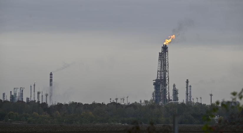 Eloltották a tüzet a MOL olajfinomítójában