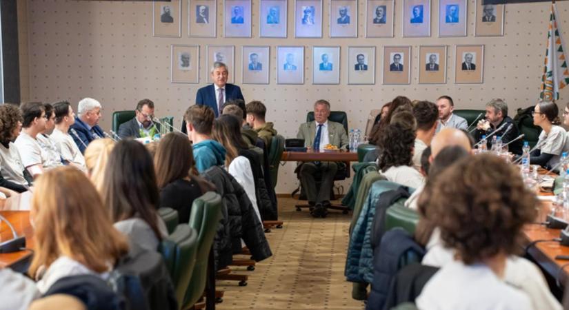 Jubileumi tudományos ülést tartottak a Debreceni Egyetemen, Farkas Bertalan is beszédet mondott