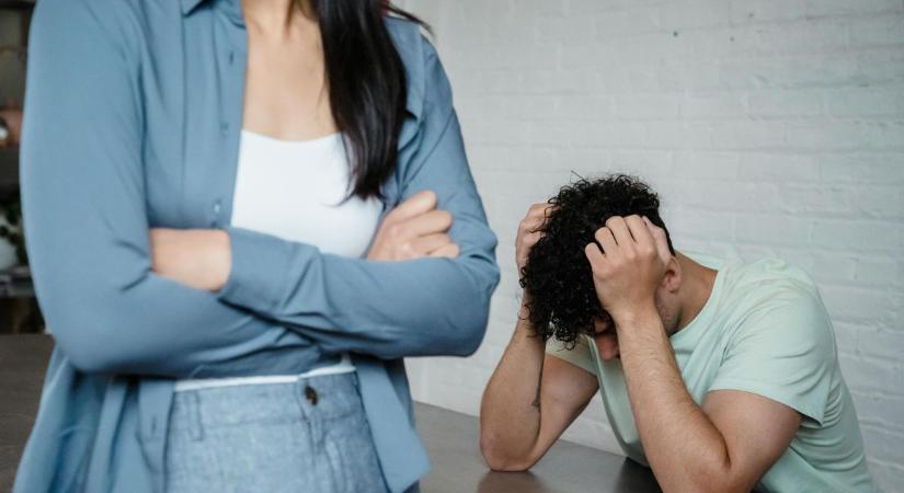 "A barátnőm egész élettörténete hazugság volt. Most mit csináljak?"