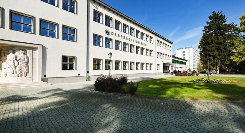 5,5 milliárdból korszerűsítették az egyetem két épületét
