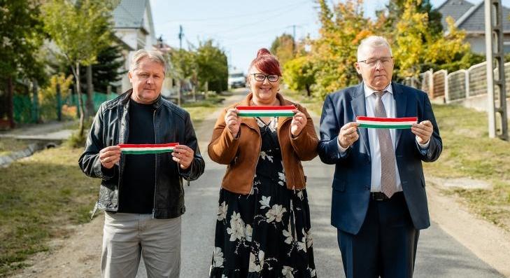 Hét út és útszakasz újult meg Szűcsiben 