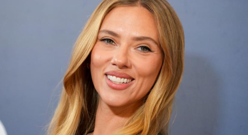 Senki nem viseli úgy a kis feketét, mint Scarlett Johansson: tökéletes volt
