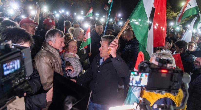 „A férjem fideszes, mégis együtt esszük a húslevest” – riportunk Magyar Péter országjárásának utolsó napjáról