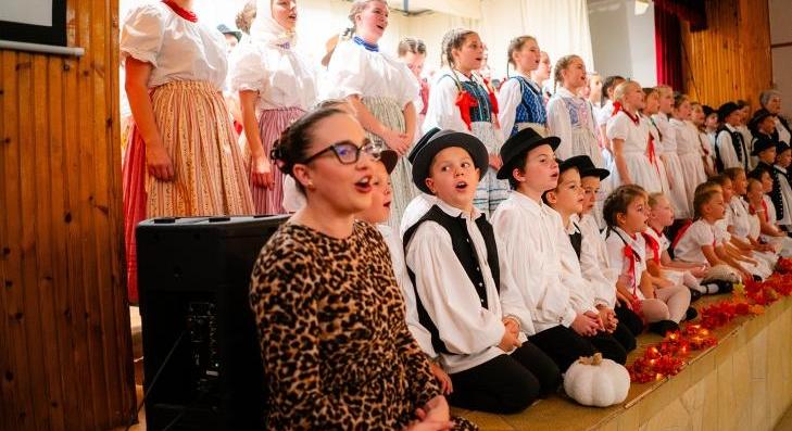 Őszi néptáncforgatag Gyöngyöshalászon 