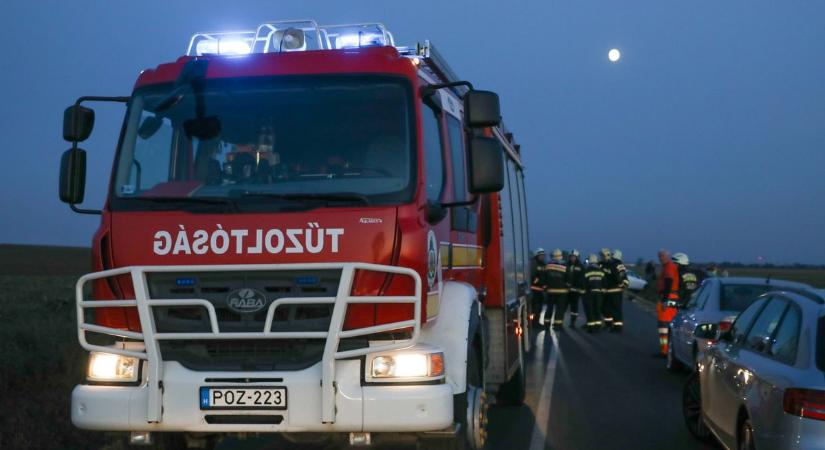 Hármas karambol miatt három kilométeres a torlódás az M7-esen
