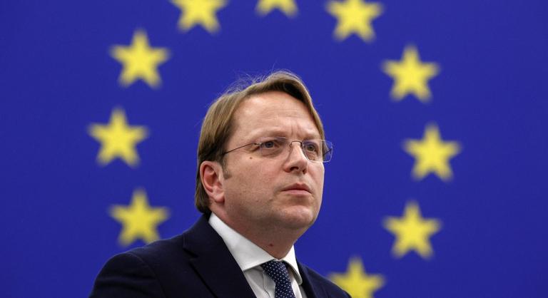 Durván egymásnak esett a Tisza és a Fidesz az EP-ben a kémbotrány miatt