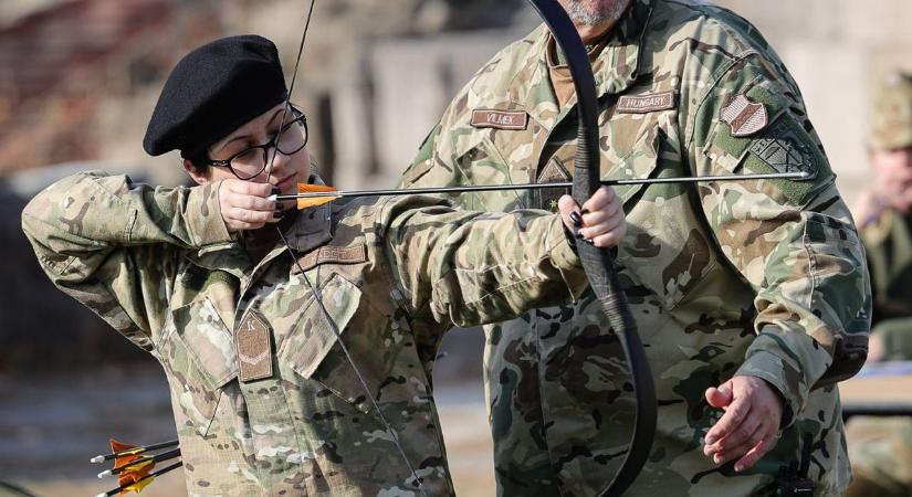 Jöttek, másztak, lőttek a kadétok Egerben  fotók
