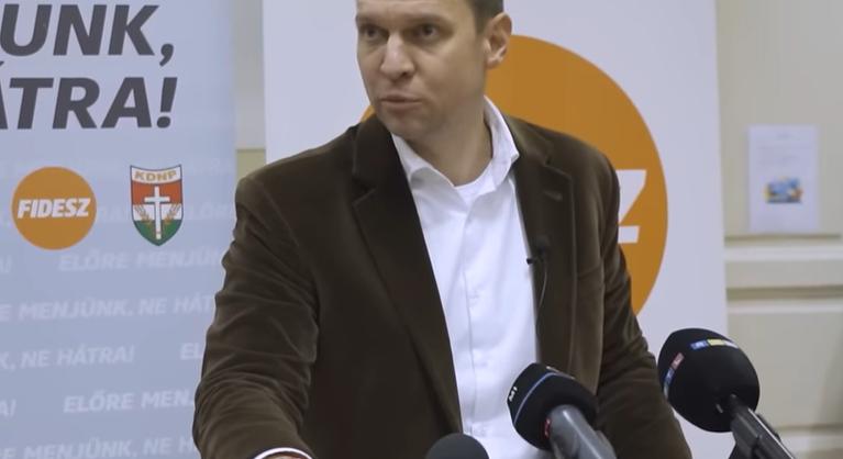 Felzúdultak a pilisborosjenőiek, Menczer Tamás mégsem mond ünnepi beszédet