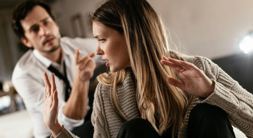 "A barátom lebukott, hogy bordélyházba jár, de azt állítja, csak könyvet akar írni a prostituáltakról!"