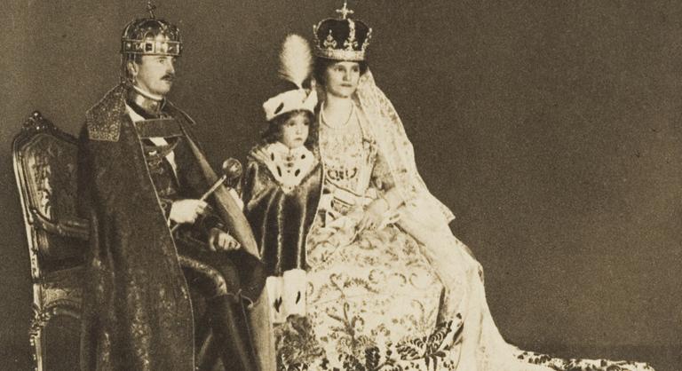 A magyar királynék széttört, ellopott koronájának utolsó ismert darabját Gina Lollobrigida viselte
