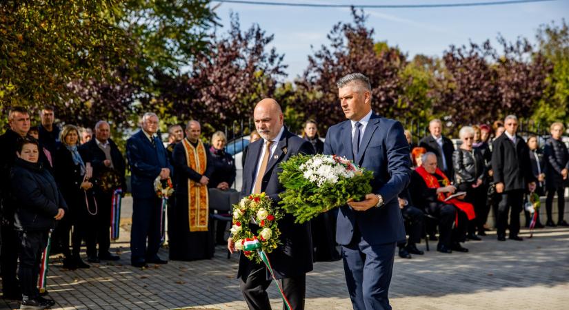 Még van pár hónap átnevelni a téglási és bocskaikerti Tasó-híveket utódja, Antal híveivé