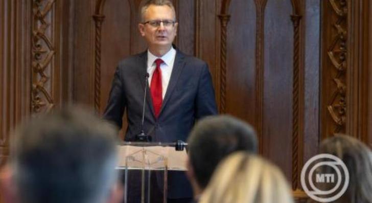 Rétvári Bence: a teljesítményarányos bérezéssel már 6000 tanár keresete emelkedett egymillió forint fölé