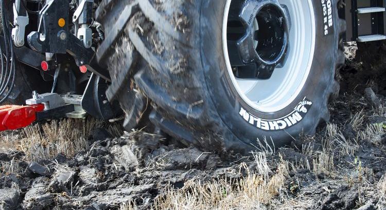 Gumiabroncsnyomás: kulcstényező a traktorok hatékonyságában