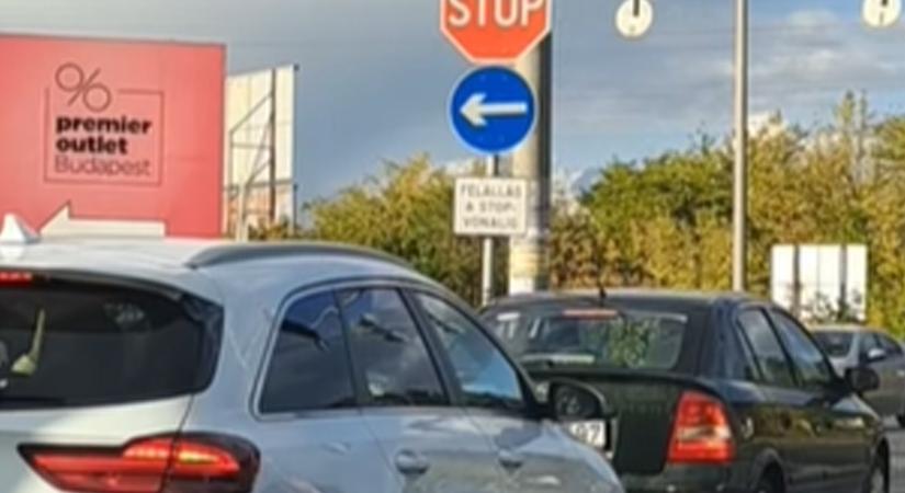 Sok autós soha nem látta még ezt a közlekedési táblát itthon, érdekes dologra figyelmeztet