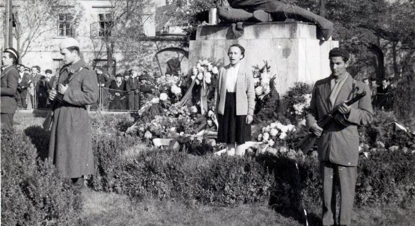 Korabeli képeken Tata 1956-os forradalmának legfontosabb helyszínei és eseményei