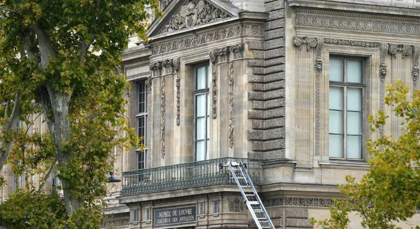 Nem figyelte kamera a Louvre-nak azt az erkélyét, amelyen keresztül bejutottak a rablók