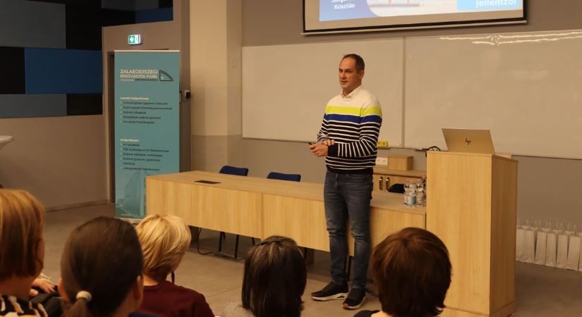 Generációk közti párbeszéd az oktatásban – Steigervald Krisztián előadása a Széchenyi István Egyetem Zalaegerszegi Innovációs Parkjában