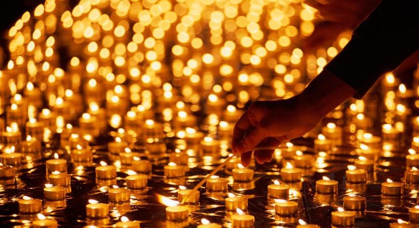 Városszerte gyertyák gyúlnak a hősökért – így ünnepel Szolnok október 23-án