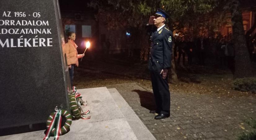 Megható emlékezés Sárbogárdon az 56-os hősök tiszteletére