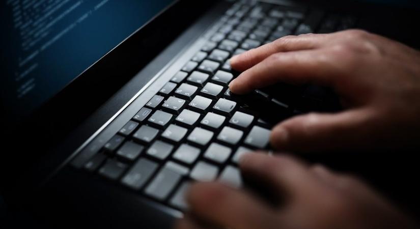 Online csalással legalább ötszáz embert károsított meg egy nő Magyarországon