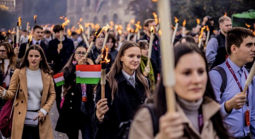 Magyar Péter külhoni magyar gyerekekre támadt rá