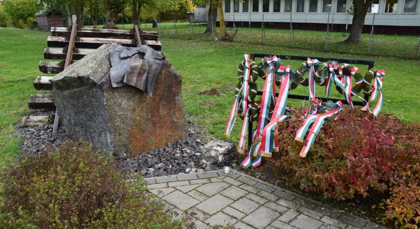 Fejet hajtottak a hős előtt, aki a szovjetek elleni védekezést irányította