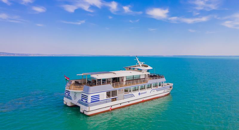 Még járnak a menetrendi hajók a Balatonon