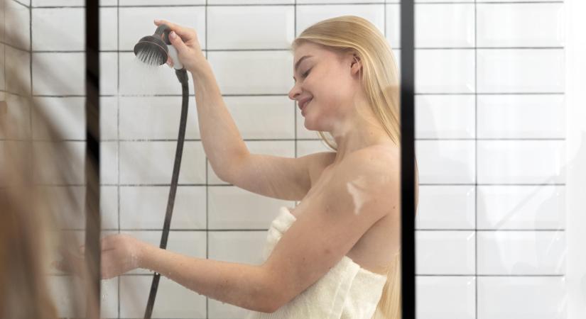 Penész a zuhanyzóban: így tüntetheti el fillérekből, vegyszermentesen