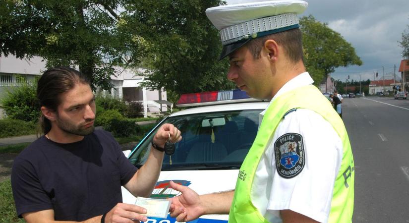 KRESZ balhé: egy traffipax, 24 óra, négy gyorshajtás – rommá büntették a sofőrt