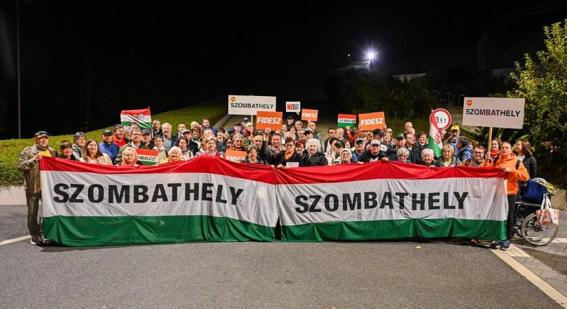 A szombathelyiek is megérkeztek a Békemenetre - Több tízezren állnak ki ma a béke mellett