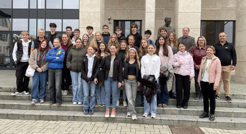 A Brenner-gimnáziumba látogatott Kaufbeuren gimnáziumának delegációja