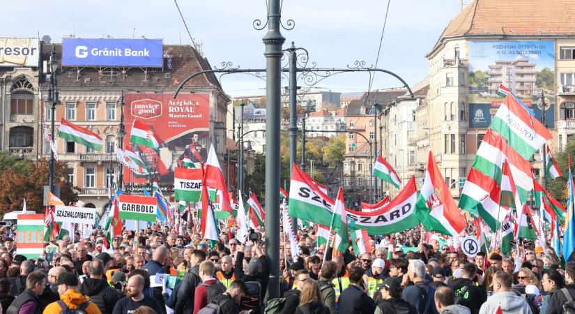 Hatalmas a tömeg a Békemeneten - Galéria