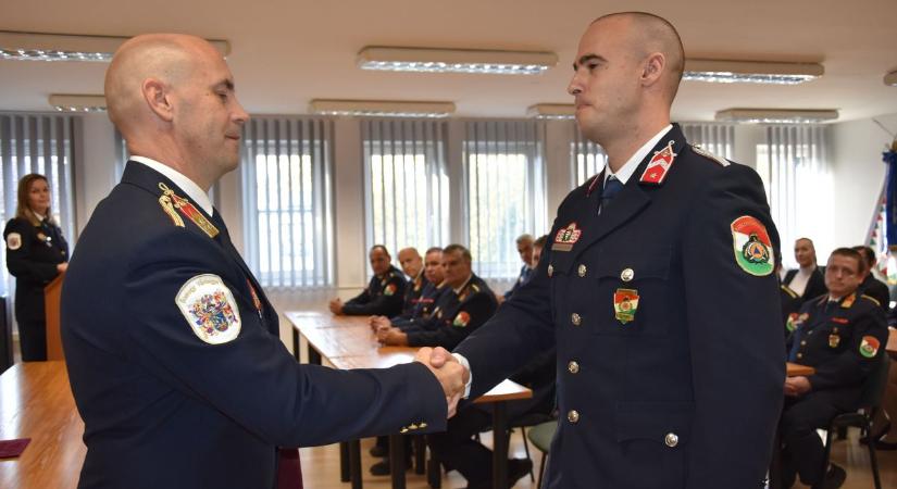 '56 hőseire emlékeztek a ma kitüntetett hősei - fotókkal