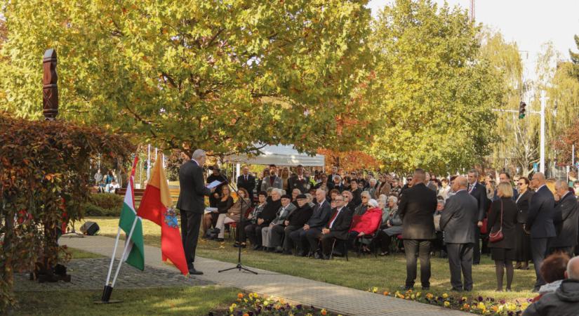 “Hála, köszönet és tisztelet illeti hőseinket”