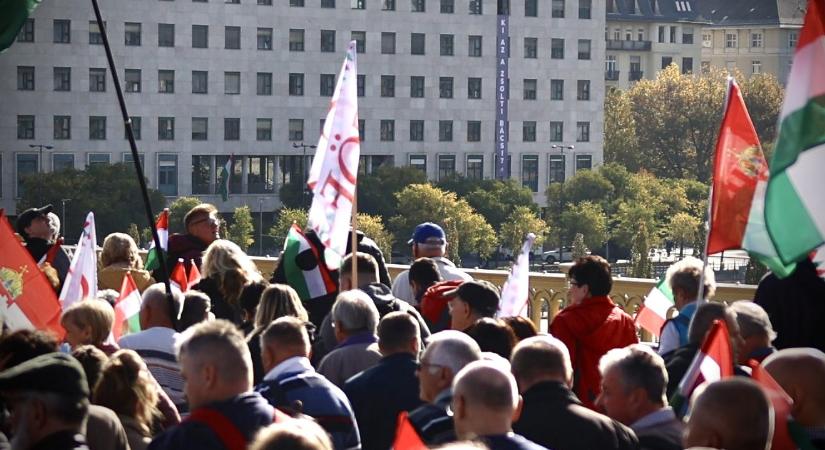 „Ki az a Zsolti bácsi?” – Molinóval üzent a Békemenet résztvevőinek a Momentum