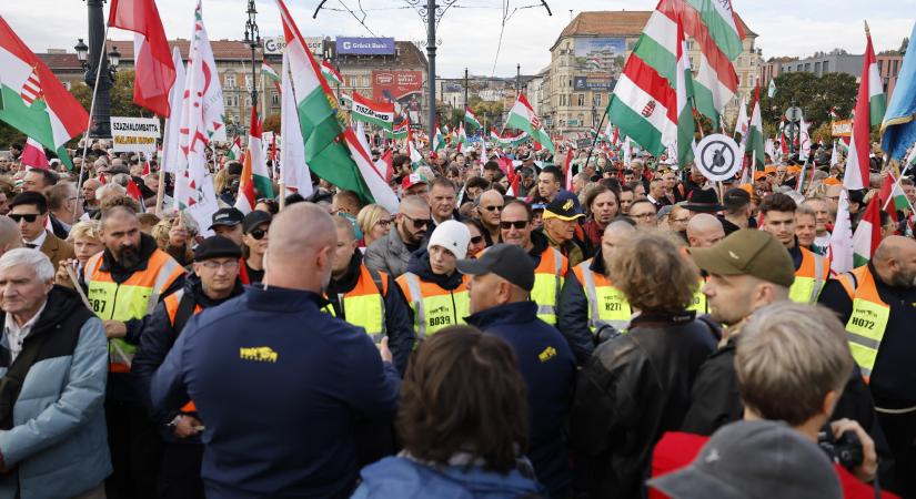 Orbán Viktor is üzent, még egy „kiskakas” is a helyszínen