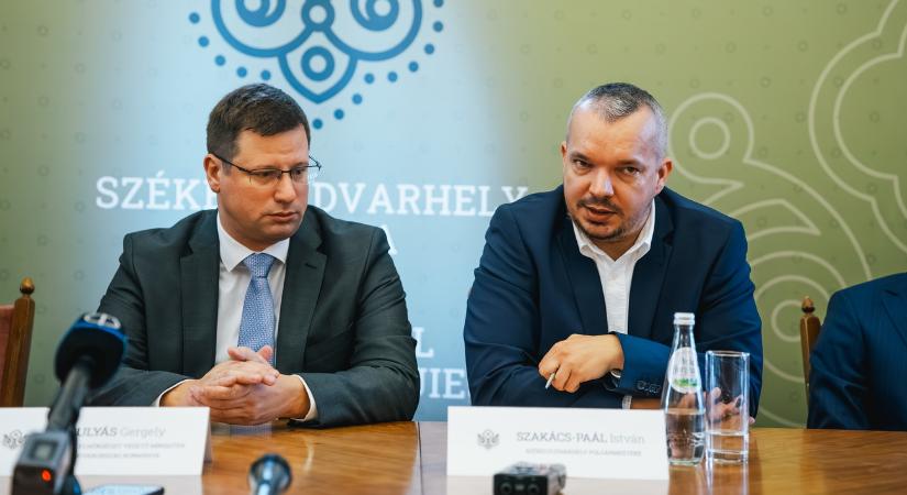 Szorosabb együttműködésről, gazdasági tervekről egyeztetett Székelyudvarhelyen Gulyás Gergely