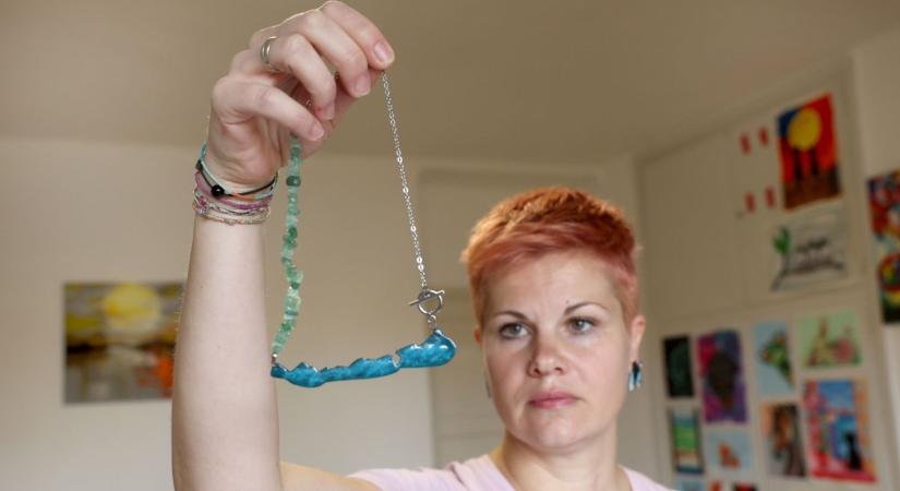Stílusos ékszert gyúrt a lángokból ez a kaposvári anyuka