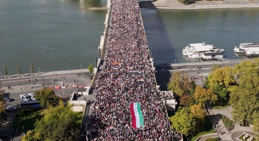 Lélegzetelállító felvételt posztolt Orbán Viktor: így néz ki az eddigi legnagyobb Békemenet madártávlatból