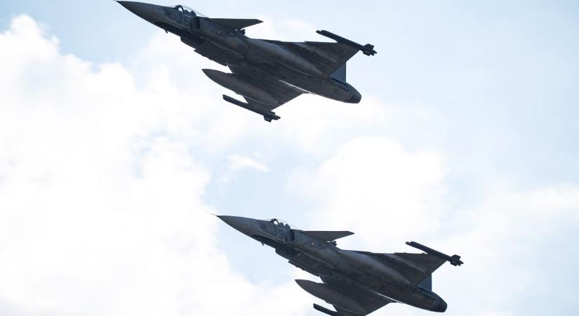 Micsoda pillanatok: Gripenek húzták a magyar színeket a Kossuth tér fölött