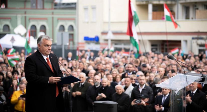 ÉLŐ: Orbán Viktor ünnepi beszédet mond a Kossuth téren