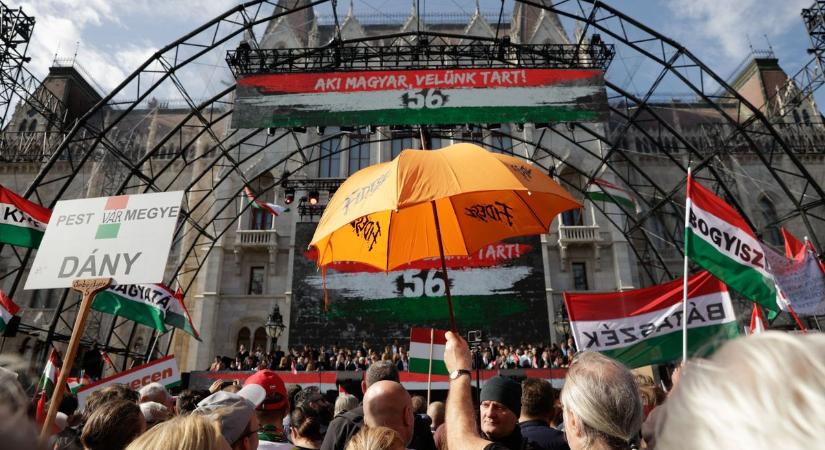 Jön Orbán Viktor beszéde – a Békemenet megérkezett a Kossuth térre! (VIDEÓ)