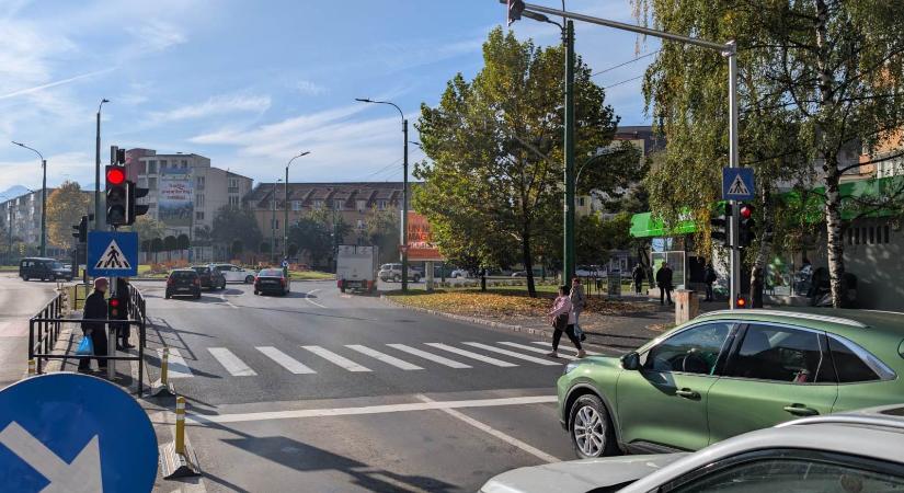 Brassóban így próbálják megfékezni a száguldozókat: ha gyorsan hajtasz, pirosat kapsz!