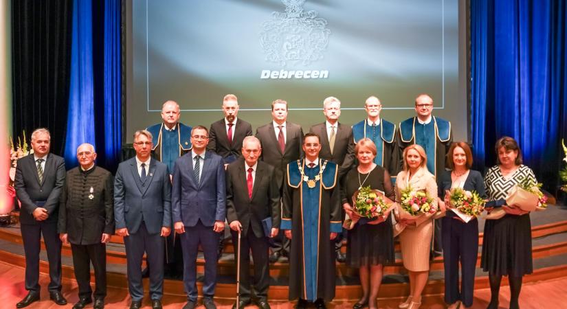 Példaadó szakembereit díjazta Debrecen