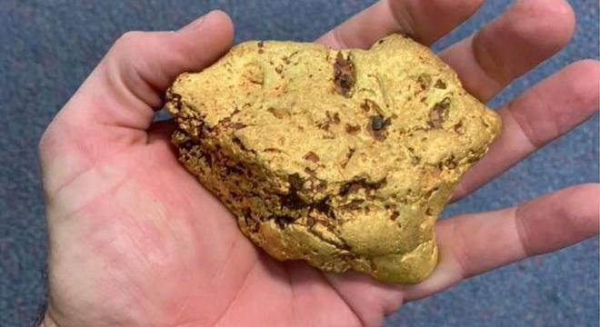 6 kilogramm aranyrögöt vittek el a páirzsi múzeumból
