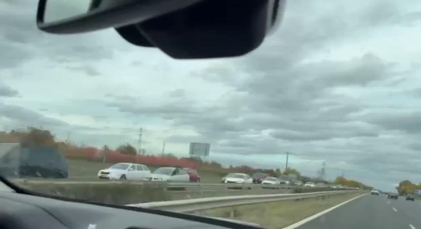 A videó szerint elesett az M7-es autópálya a Balaton fele